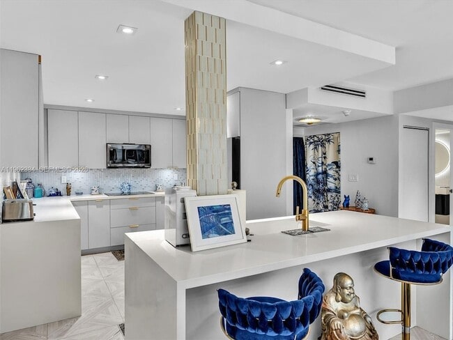 Building Photo - 101 Crandon Blvd