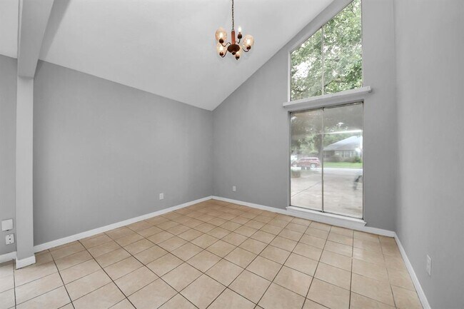 Building Photo - 2622 Heather Knoll Dr