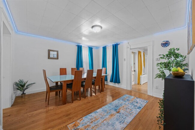 Building Photo - 21 Lord Ave