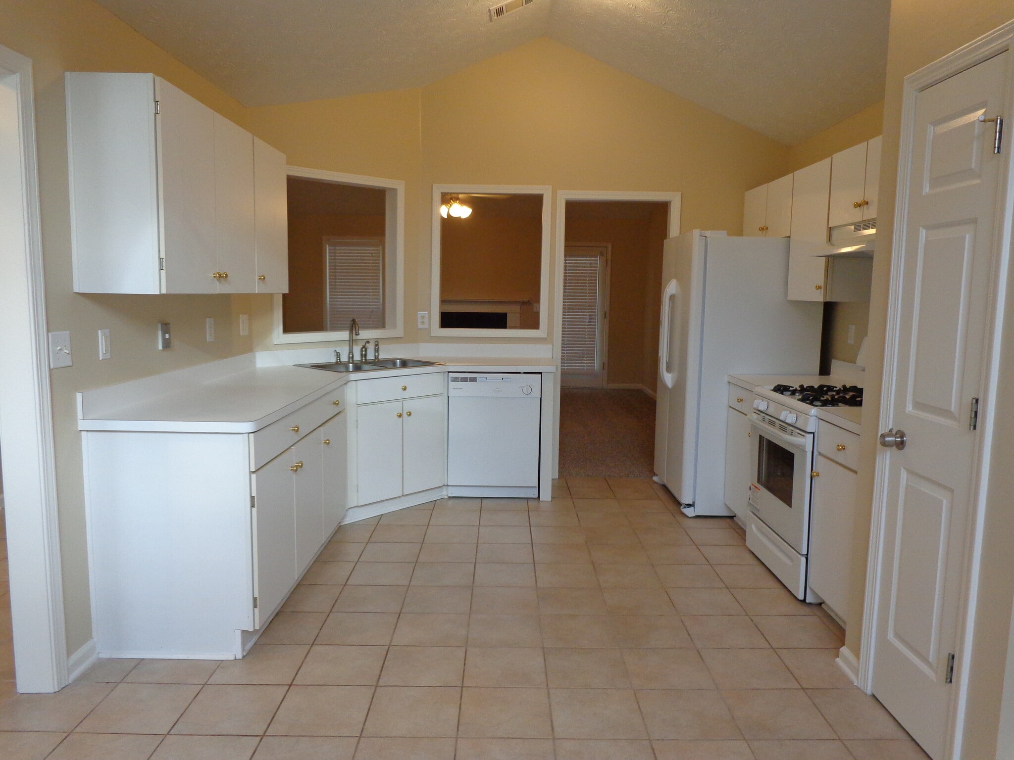 Building Photo - 7102 Independence Dr