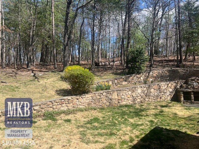 Building Photo - 4bd/3bth SW County Home