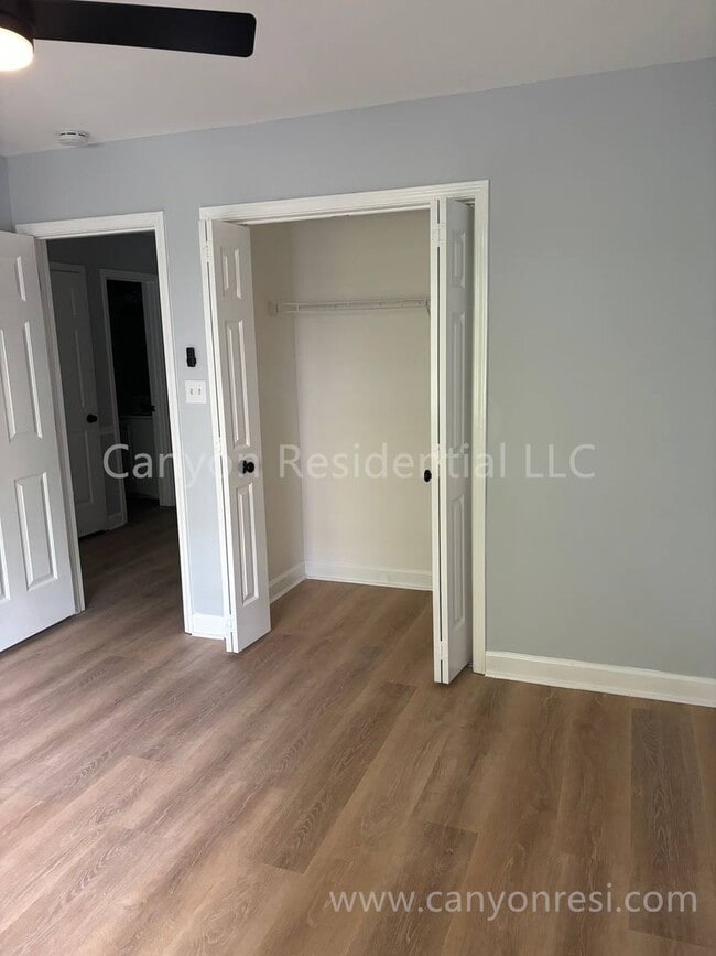 Building Photo - Stylish 3 Bed, 2 Bath Retreat: Modern Livi...