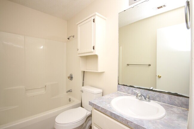 Building Photo - Spacious 3BR/2BA Home in West Pensacola – ...