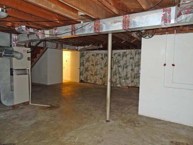Building Photo - 836 Fairmont Rd