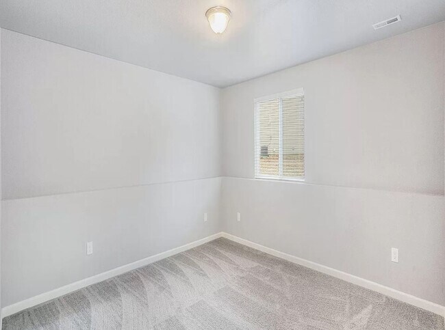 Building Photo - Beautiful family home in Fowlerville