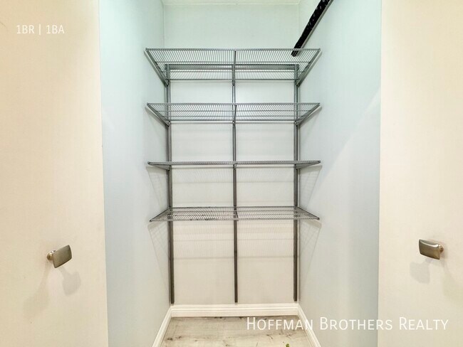 Building Photo - 420 S Citrus Ave