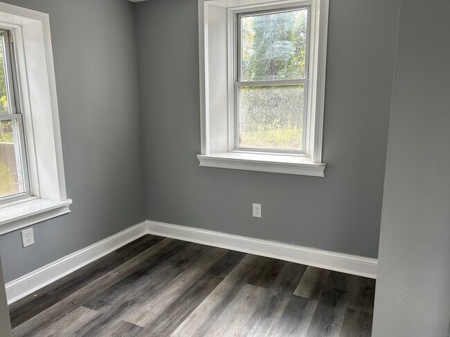 Building Photo - 22 Hawthorne St