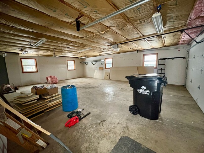 Building Photo - 3 Bedroom Rancher in Lebanon!