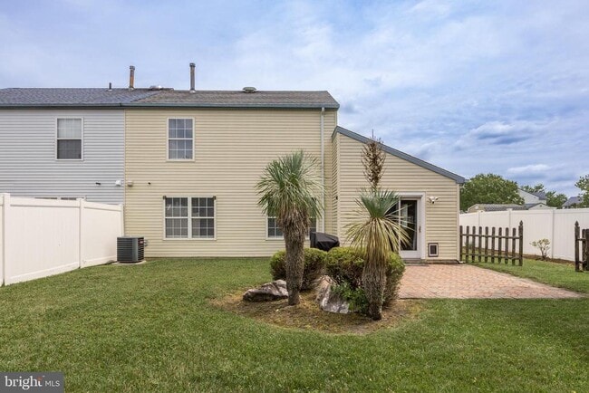 Building Photo - 3 Harvest Ln