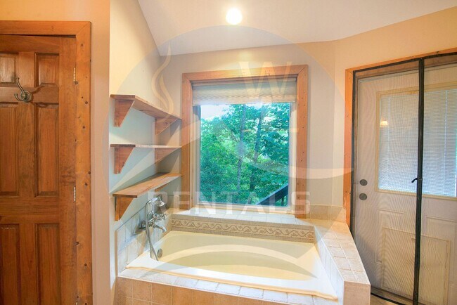 Building Photo - 84 Loveland Vis