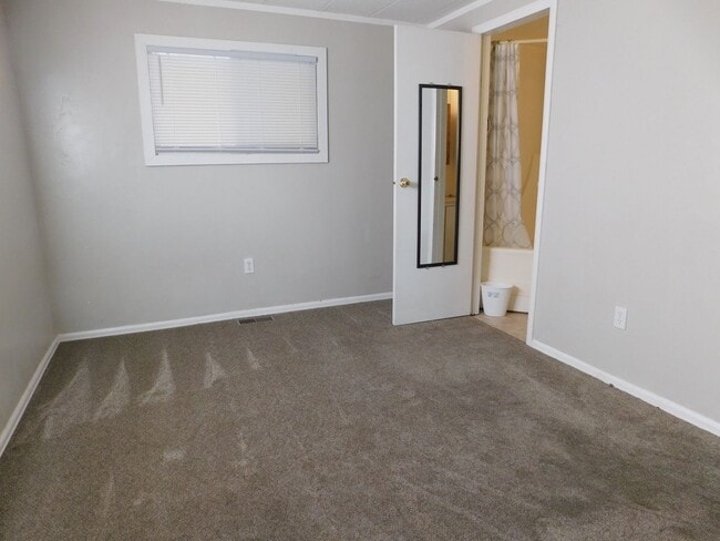 Building Photo - Unique Property