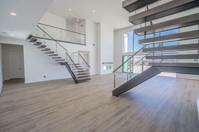 Building Photo - Spacious 5-Bedroom Home with Community Ame...