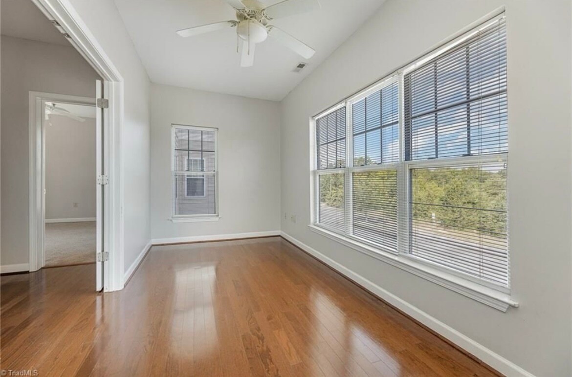 Building Photo - 102 Campus Walk Trl