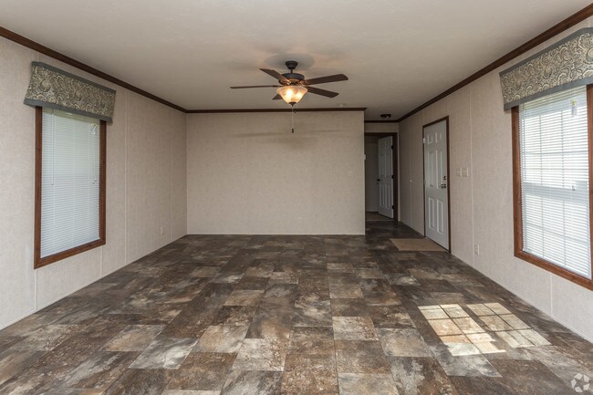 Building Photo - Colonial Heights