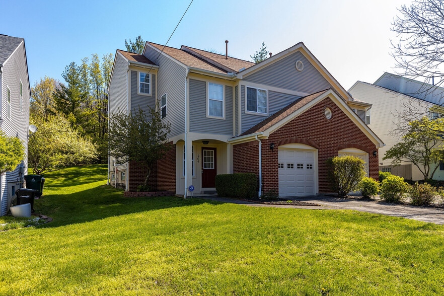 Primary Photo - 206 Glenwood Ave