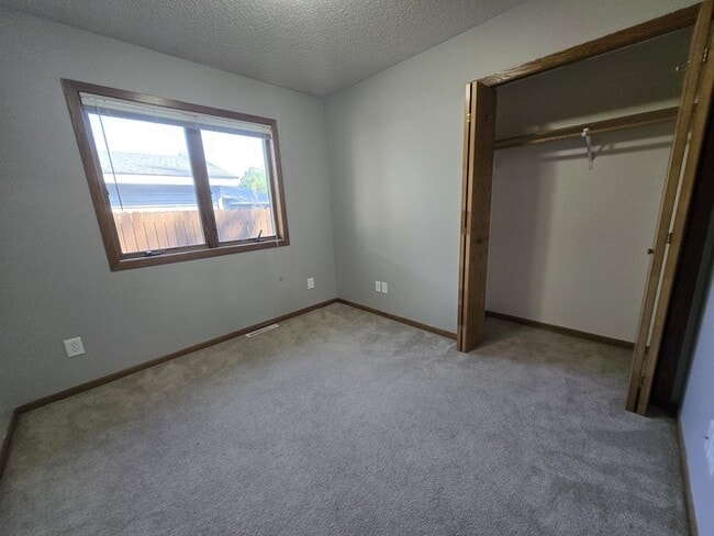 Building Photo - 5038 W Elm Ct