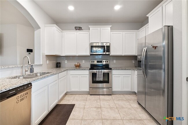 Building Photo - 5541 Perdita Dr