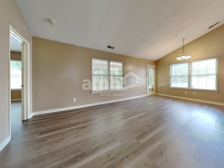 Building Photo - 132 Warner Dr