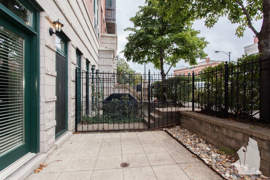 Building Photo - 2017 N Lincoln Ave