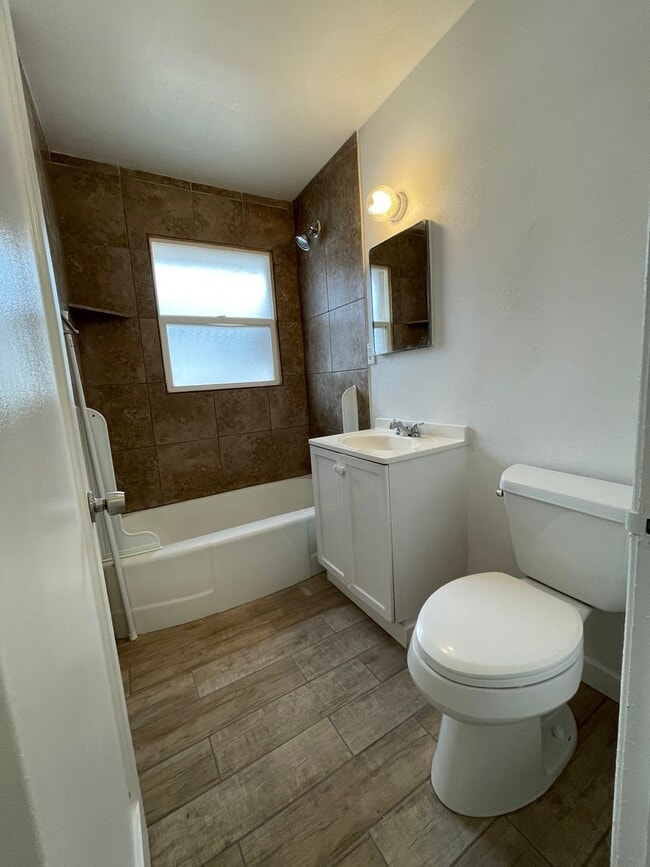 Building Photo - Newly remodeled Two Bedroom//$1250 month;