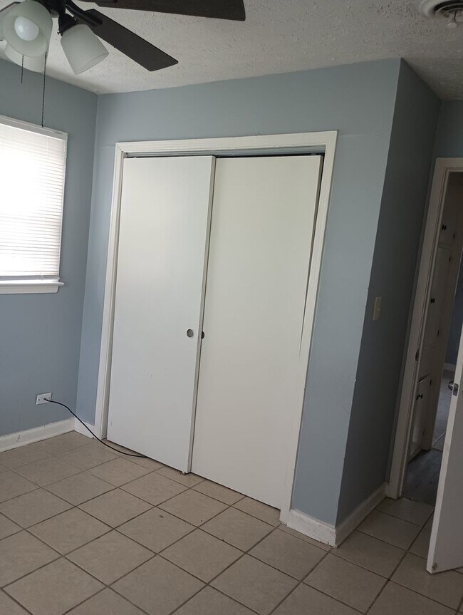 Building Photo - 224 Southlawn Dr