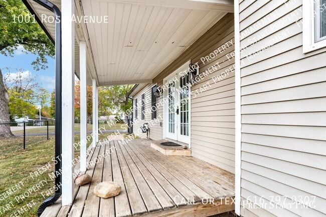 Building Photo - 1001 Rose Ave