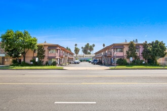 Building Photo - 4520 Hazeltine Ave