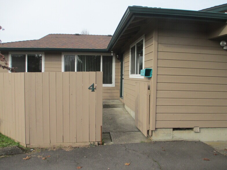 Building Photo - 3322 NE Lancaster St