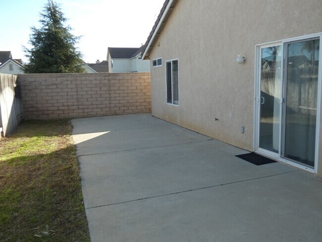 Building Photo - Single level home near Tommie Kunst Junior High