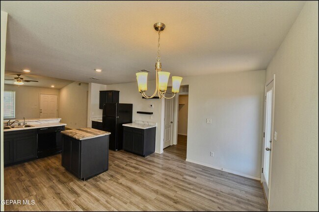 Building Photo - 952 Orangetip Dr
