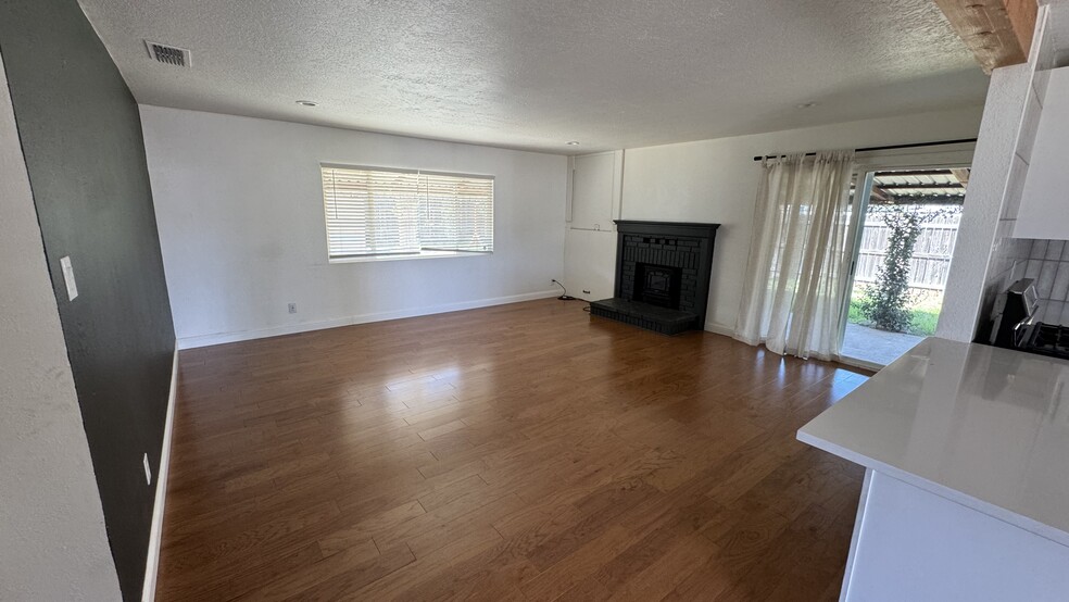 Building Photo - 1787 Pinon Ave