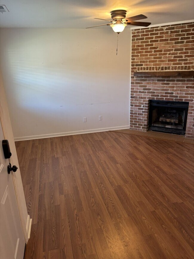 Building Photo - 5528 St James St