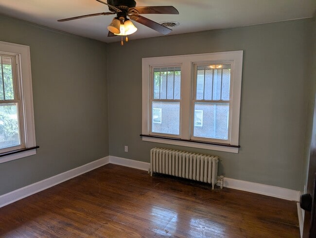 Building Photo - 505 W Green St