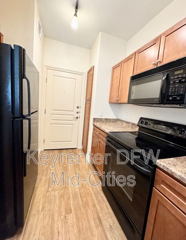 Building Photo - 330 E Las Colinas Blvd