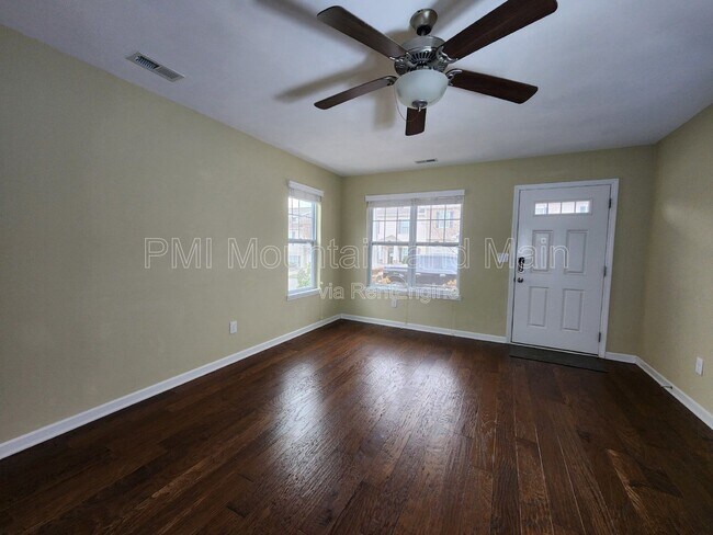 Building Photo - 19 Barnett Shoals Dr