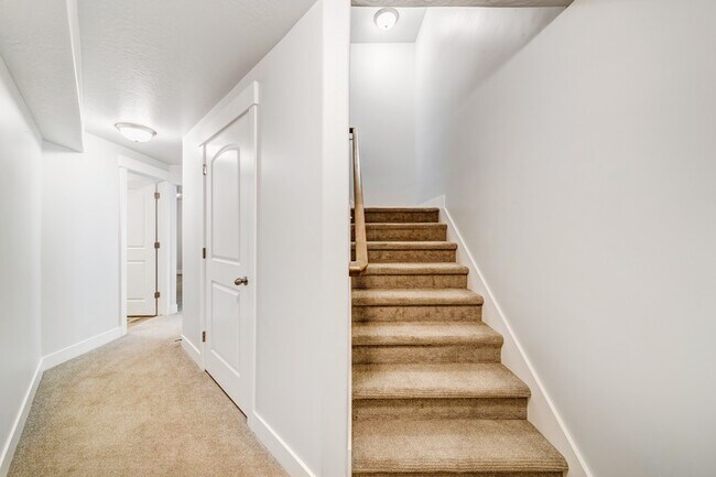 Building Photo - 16422 S Bull Spgs Ln