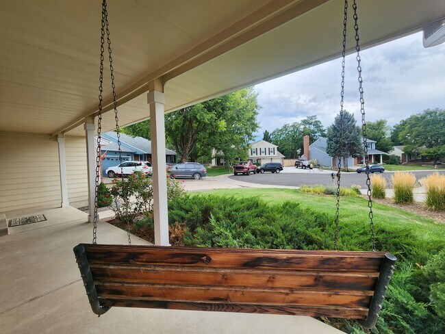 Building Photo - Beautiful 4 Bedroom Home on Cul Du Sac Wit...