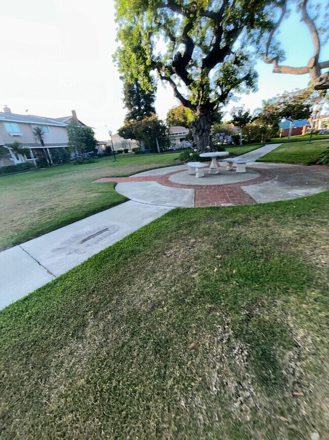 Building Photo - Spacious Home for Rent in Fountain Valley