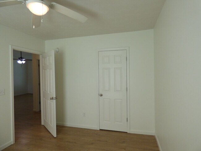 Building Photo - HAD224