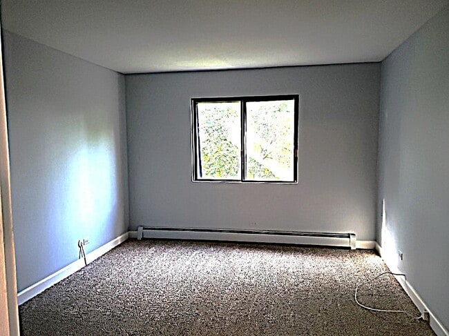 Building Photo - 865 Westmoreland Dr