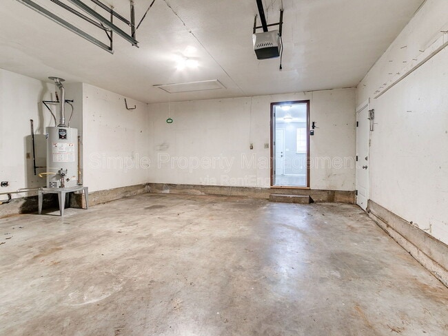 Building Photo - 606 Elmwood Dr