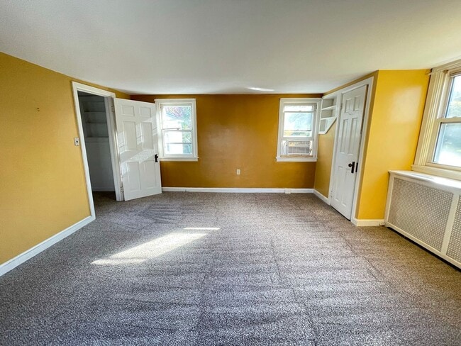 Building Photo - Two-Bedroom House