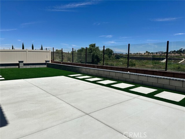 Building Photo - 30460 Arroyo Spgs St