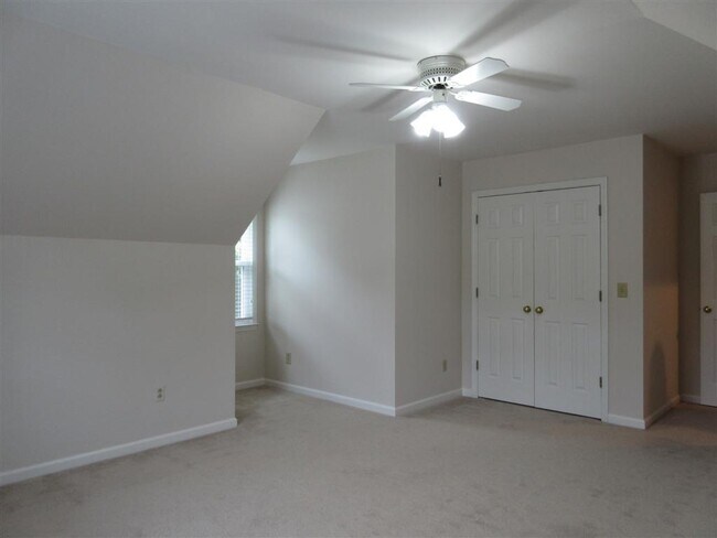 Building Photo - 4635 Villa Chase Dr NE