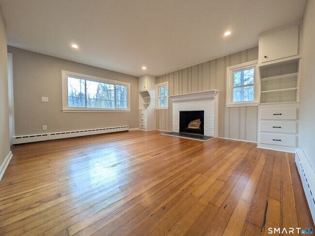 Building Photo - 414 Salmon Brook St