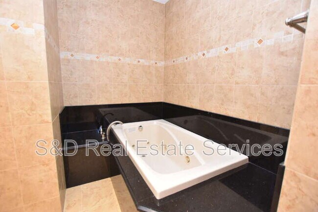 Building Photo - 4745 Highlands Pl Cir