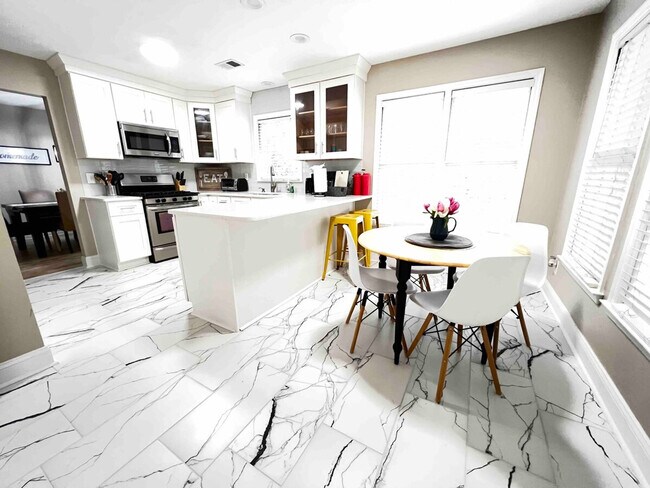 Building Photo - 1254 Township Dr