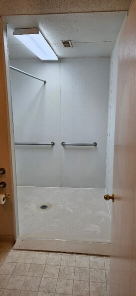 Building Photo - 1506 Red Oak Dr