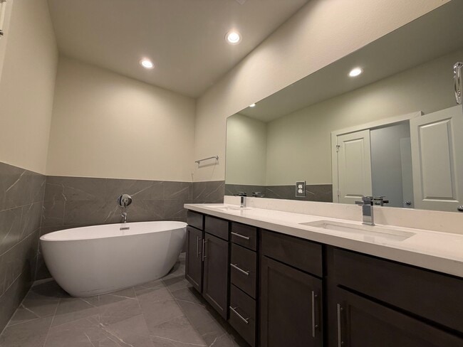 Building Photo - 5915 Haring Ln