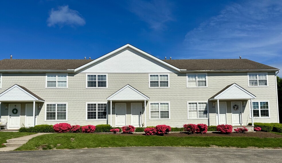 Front Exterior - Lake View Apartments
